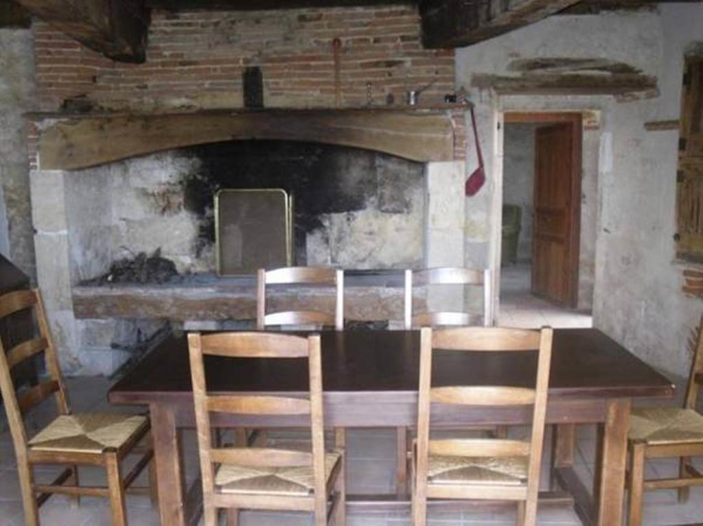 Les Gites De Franck Fayssac Ruang foto